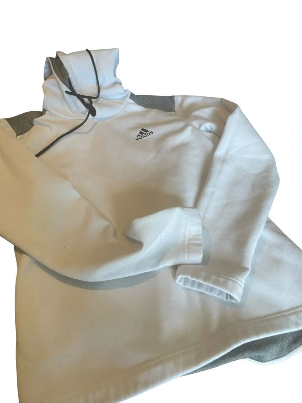 adidas Men’s White Turtleneck Pullover with Grey Trim size small excellent